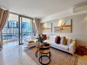 Luxurious, Canal Apt w Pool+WIFI, V&A on Doorstep